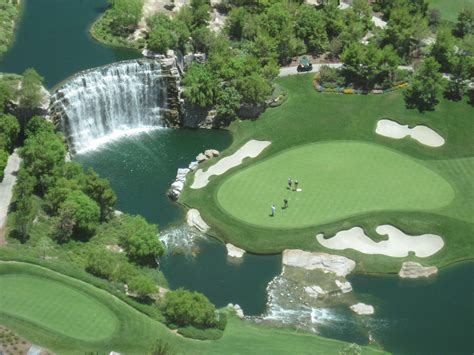 How Many Holes Does The Wynn Golf Course In Las Vegas Have?