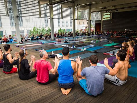 How Many People Go To Yoga Studios?