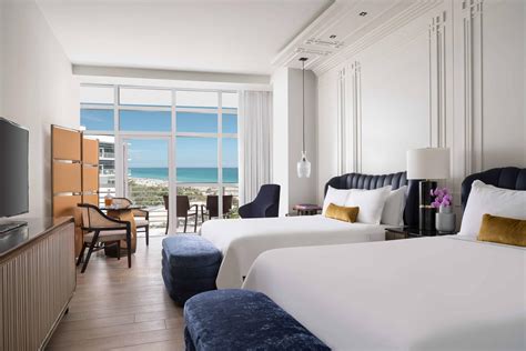 How many rooms does the Ritz Carlton Miami have?