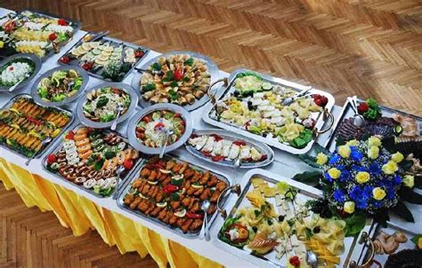 How Much Buffet Food For 50 Guests?