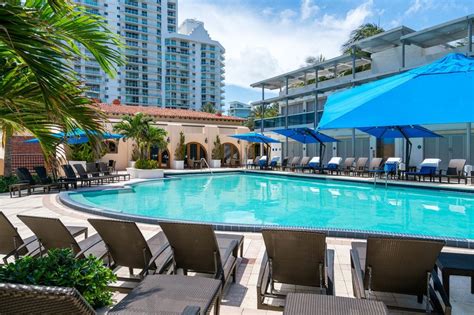 How much is membership at the Bath Club Miami?