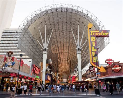 How Much Time Do You Need On Fremont Street?