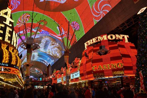 How To Experience Fremont Street?