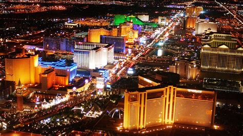 Is Downtown Vegas And The Strip The Same Thing?