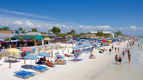 Is Fort Myers Beach a wealthy area?