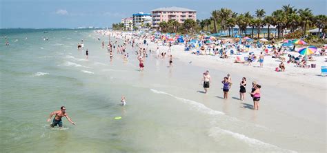 Is Fort Myers Beach swimmable?