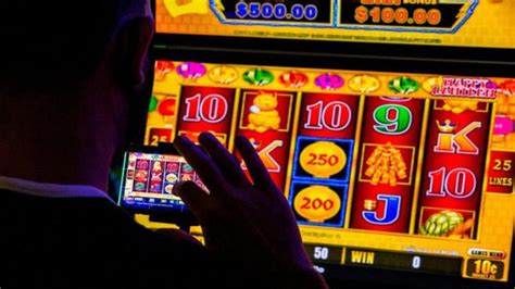 Is It Better To Play One Slot Machine Or Move Around?