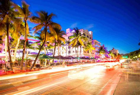 Is it legal to go to the beach at night in Miami?