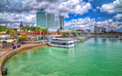 Is South Beach Or Downtown Miami Better?