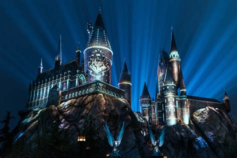 Is The Hogwarts Light Show Every Night?