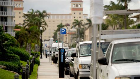 Is there free parking at Palm Beach?