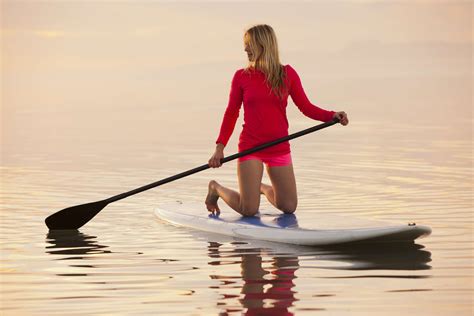 Should You Lock Your Knees When Paddle Boarding?