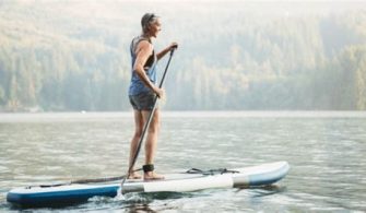 Should You Paddleboard With Bent Knees Or Straight Legs?