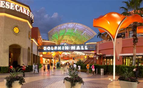 What are the names of the malls in Miami?