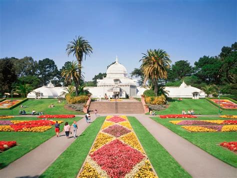 What are two big attractions in Golden Gate Park?