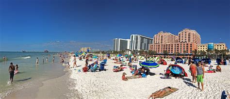 What beaches near Miami have clear water?