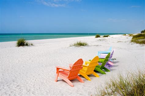 What celebrity lives on Sanibel island?