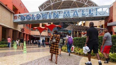 What Happened At Dolphin Mall?