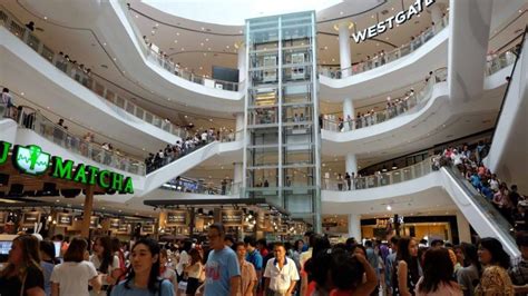 What is the 1 biggest mall?