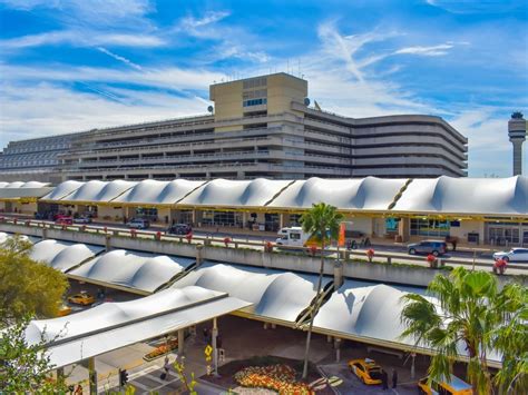 What is the best airport to fly into Orlando?