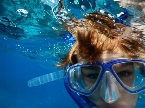 What is the best hour to snorkel?