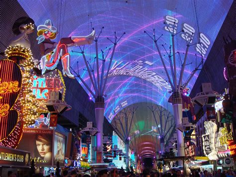 What Is The Best Time Of Day To Go To Fremont Street?