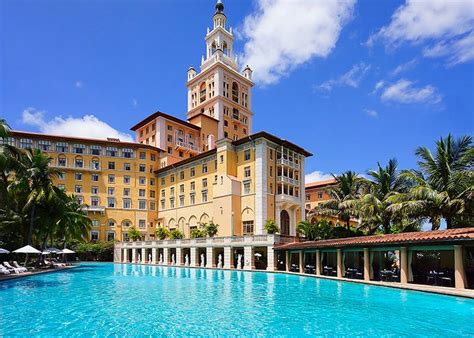 What is the biggest hotel in Miami?