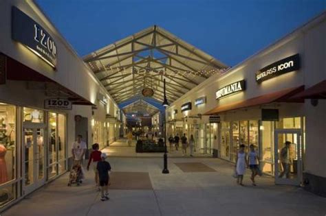 What is the biggest premium outlet in the US?