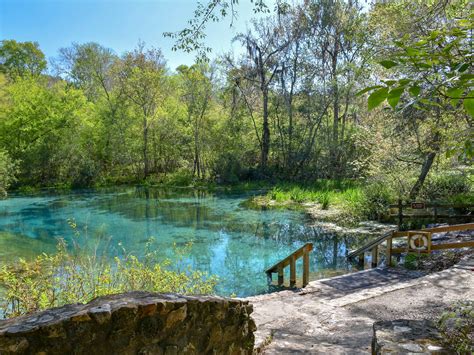 What is the closest clear water spring to Miami?