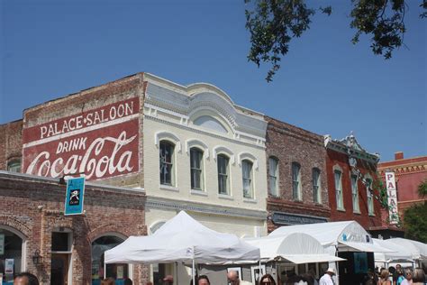 What is the oldest bar in Florida?