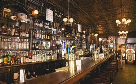 What is the oldest pub or bar in America?