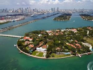 What is the rich famous island in Miami?