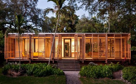 What is vernacular architecture in Miami?