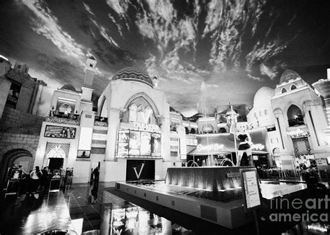 What Mall In Vegas Has A Sky Ceiling?