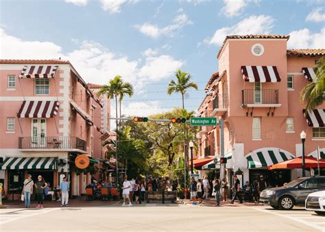 What neighborhoods in Miami are walkable?