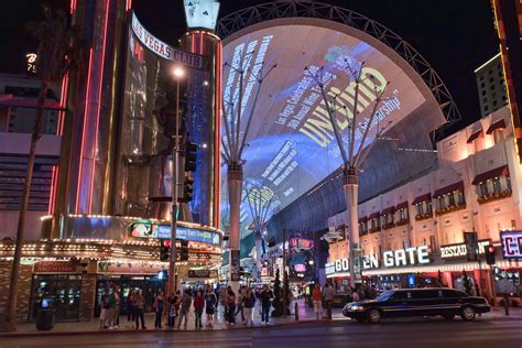 What Should I Not Miss On Fremont Street?