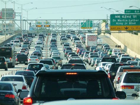 What time is peak traffic in Miami?