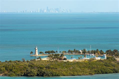 What two national parks border Miami?