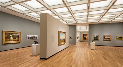 What type of art is housed in the Amon Carter Museum?