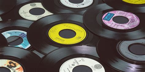 When did vinyl stop selling?