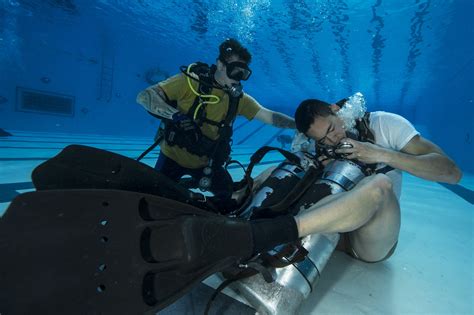 Where do Navy SEALs go to dive school?