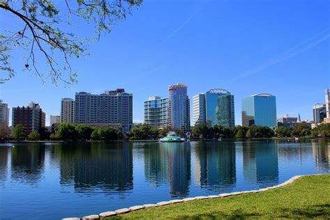 Where do you park to walk around Lake Eola?