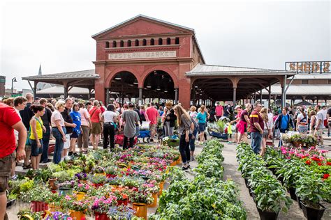 Where is the second largest farmers market in the US?