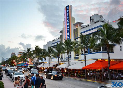 Where to start the art deco district in Miami?