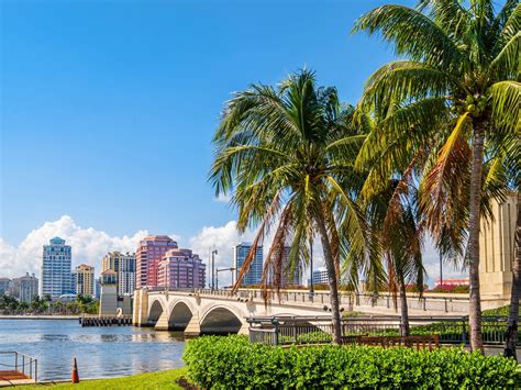 Which is richer Palm Beach or West Palm Beach?