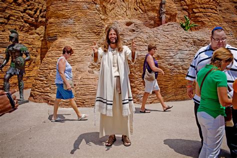 Who plays Jesus in the Holy Land Experience?