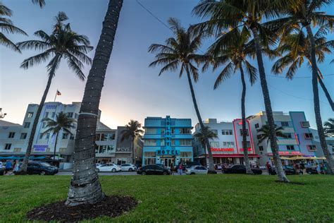 Why can't you drive on Ocean Drive Miami?